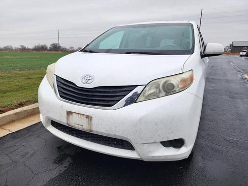 2011 Toyota Sienna LE