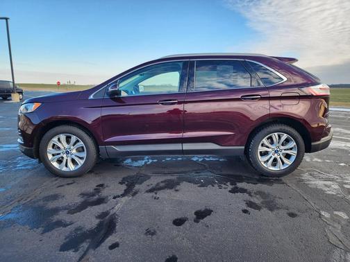 2022 Ford Edge Titanium