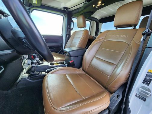 Bright White Clearcoat 2021 Jeep Gladiator Overland