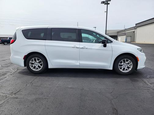 2025 Chrysler Pacifica L