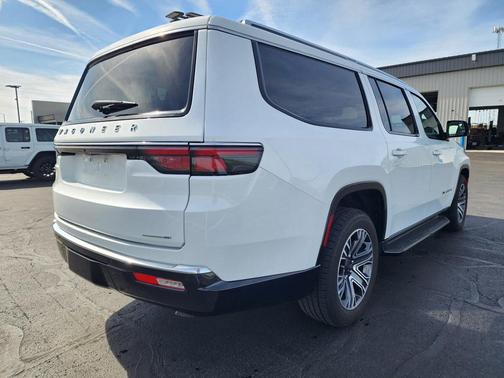 2024 Jeep Wagoneer L Series II 4x4