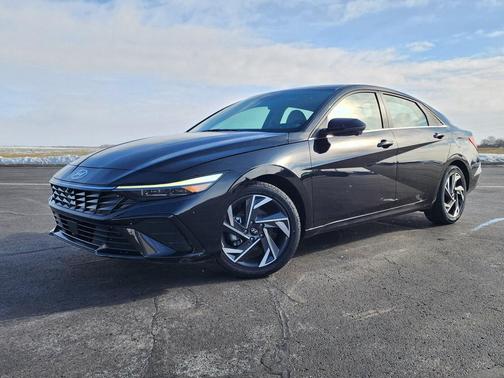 2024 Hyundai ELANTRA Limited