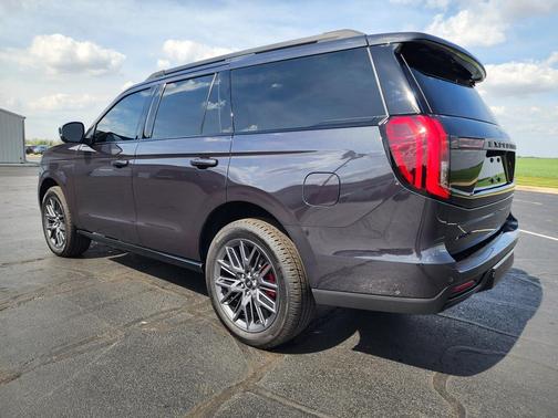 Dark Matter Gray Metallic 2025 Ford Expedition Platinum