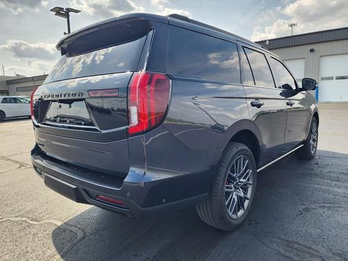 Dark Matter Gray Metallic 2025 Ford Expedition Platinum