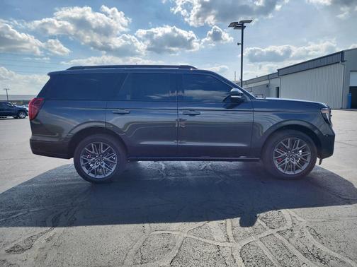 Dark Matter Gray Metallic 2025 Ford Expedition Platinum