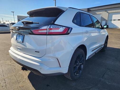 2022 Ford Edge SE