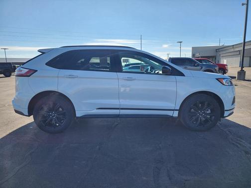 2022 Ford Edge SE