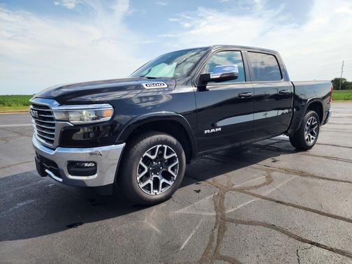 Diamond Black Crystal Pearlcoat 2026 RAM 1500 Laramie