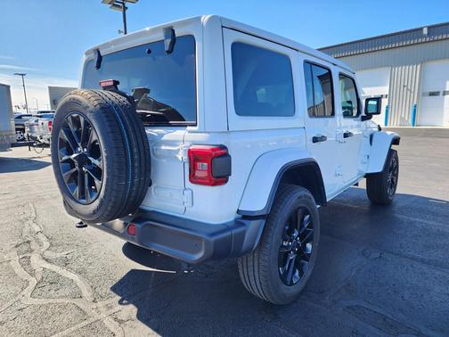 2025 Jeep Wrangler 4xe Sahara