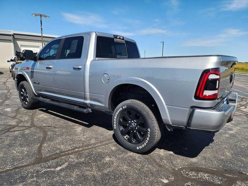 2022 RAM 2500 Laramie Crew Cab 4x4 6'4' Box