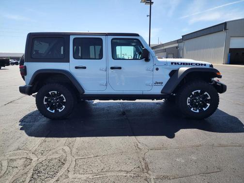Bright White Clearcoat 2025 Jeep Wrangler Rubicon