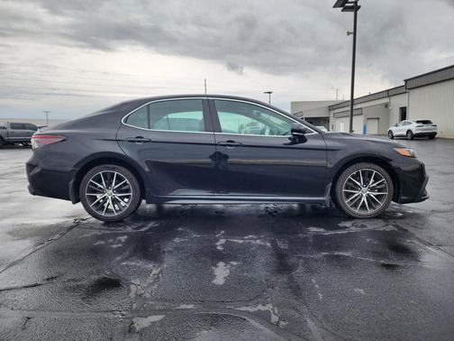 Midnight Black Metallic 2024 Toyota Camry SE