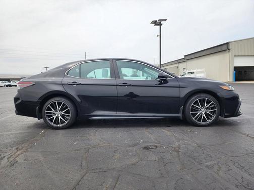 Midnight Black Metallic 2024 Toyota Camry SE