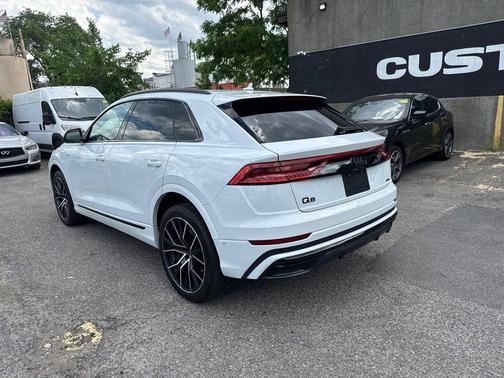 Carrara White 2023 Audi Q8 55 Premium Plus