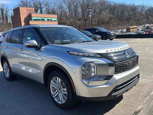 2024 Mitsubishi Outlander ES 2.5 S-AWC