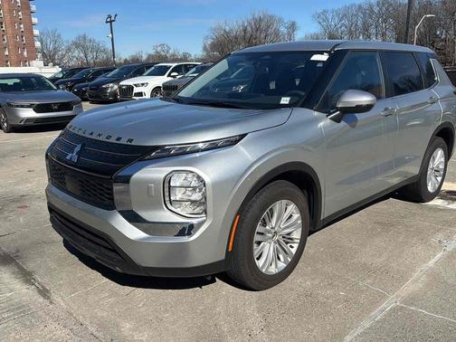 Alloy Silver Metallic 2024 Mitsubishi Outlander ES S-AWC