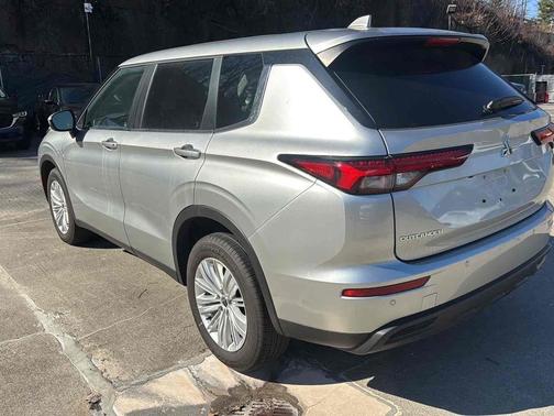Alloy Silver Metallic 2024 Mitsubishi Outlander ES S-AWC