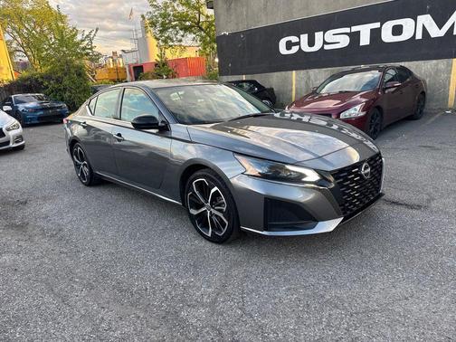 Gun Metallic 2023 Nissan Altima SR FWD
