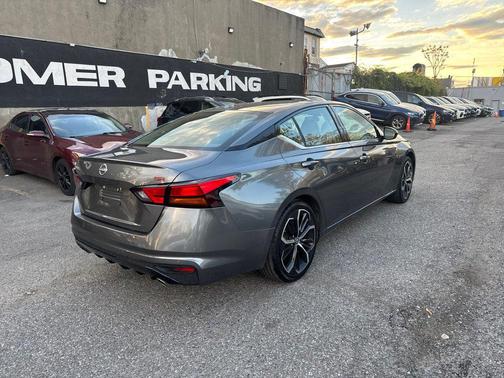 Gun Metallic 2023 Nissan Altima SR FWD