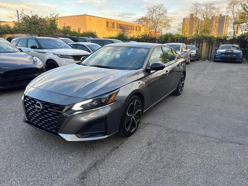 Gun Metallic 2023 Nissan Altima SR FWD