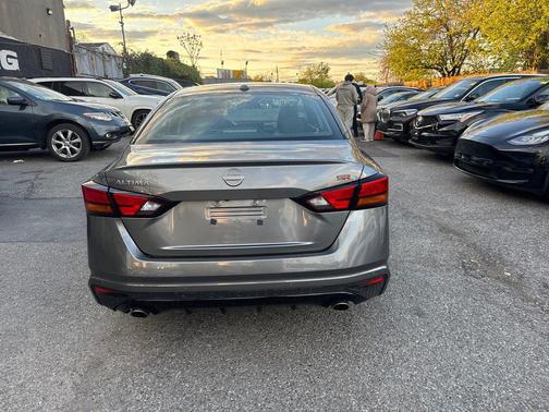 Gun Metallic 2023 Nissan Altima SR FWD