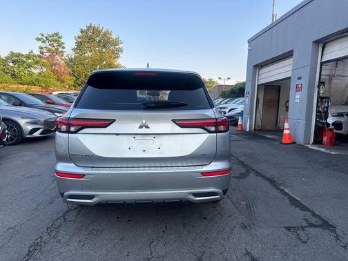 Mercury Gray Metallic 2022 Mitsubishi Outlander SE S-AWC