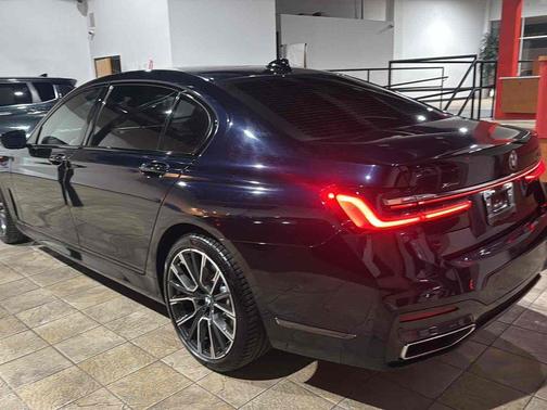 Carbon Black Metallic 2020 BMW 750 i xDrive