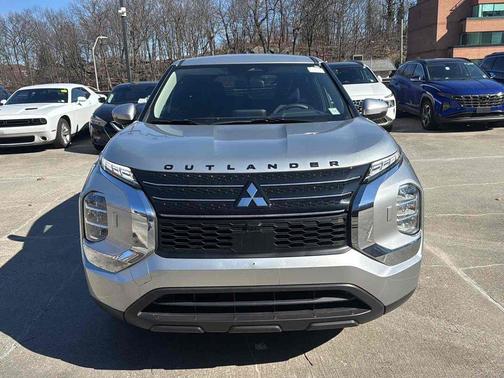 Alloy Silver Metallic 2024 Mitsubishi Outlander ES 2.5 S-AWC