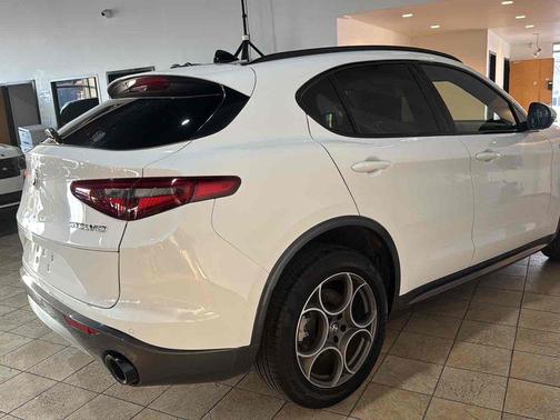 Alfa White 2022 Alfa Romeo Stelvio Ti