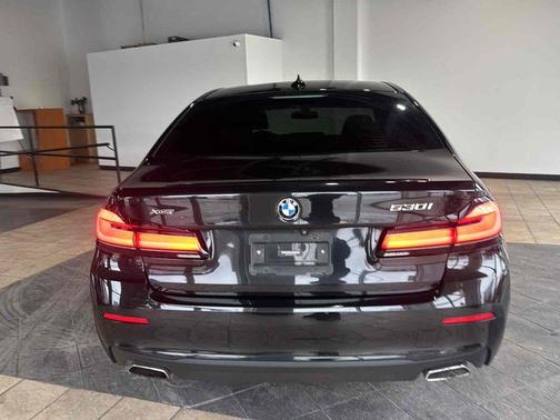 Black Sapphire Metallic 2021 BMW 530 xDrive