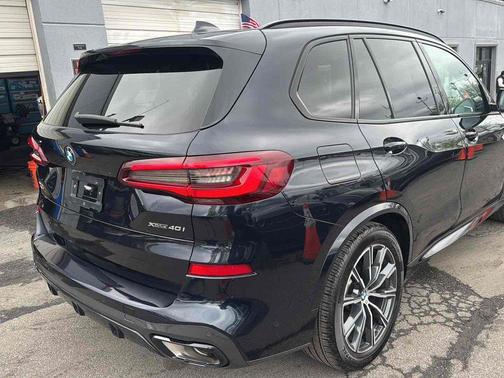 Carbon Black Metallic 2023 BMW X5 xDrive40i