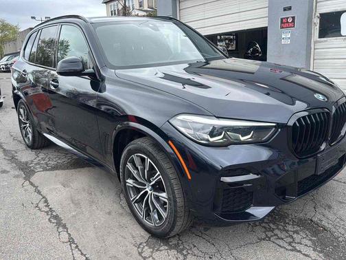 Carbon Black Metallic 2023 BMW X5 xDrive40i