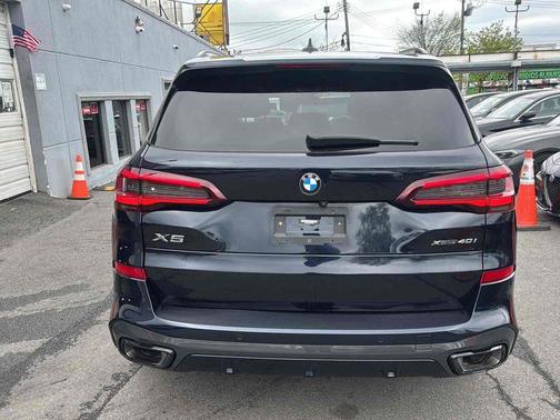 Carbon Black Metallic 2023 BMW X5 xDrive40i