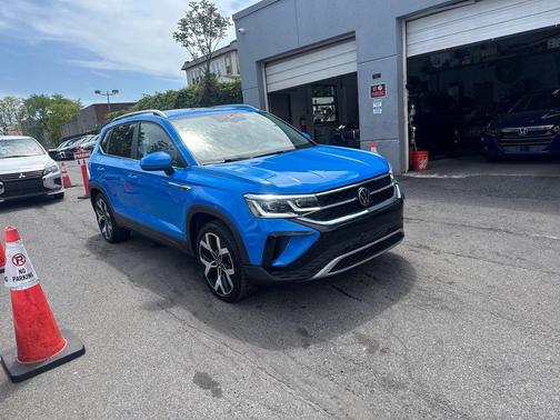 Cornflower Blue 2023 Volkswagen Taos 1.5T SEL