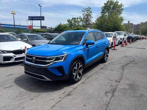 Cornflower Blue 2023 Volkswagen Taos 1.5T SEL