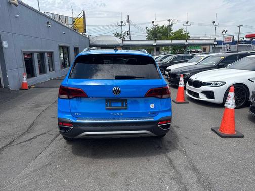 Cornflower Blue 2023 Volkswagen Taos 1.5T SEL