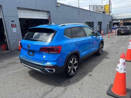 Cornflower Blue 2023 Volkswagen Taos 1.5T SEL