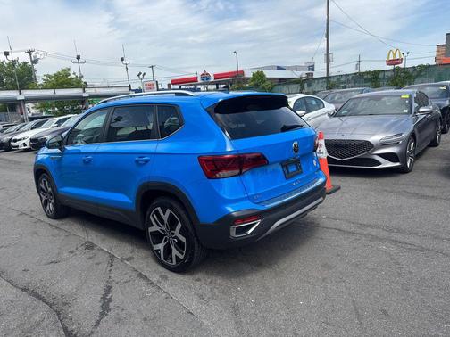 Cornflower Blue 2023 Volkswagen Taos 1.5T SEL