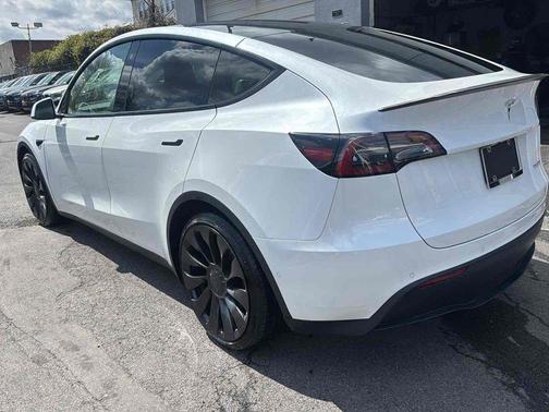 Pearl White Multi-Coat 2022 Tesla Model Y Performance Dual Motor All-Wheel Drive