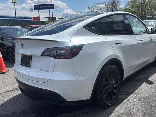Pearl White Multi-Coat 2022 Tesla Model Y Performance Dual Motor All-Wheel Drive
