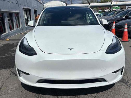 Pearl White Multi-Coat 2022 Tesla Model Y Performance Dual Motor All-Wheel Drive