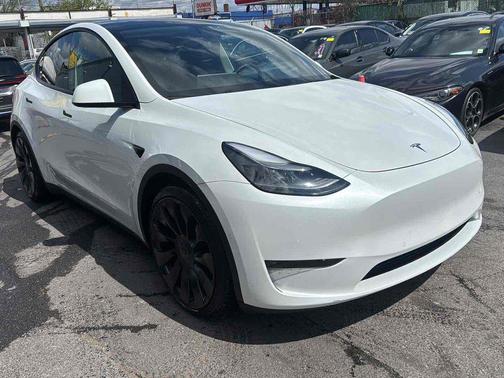 Pearl White Multi-Coat 2022 Tesla Model Y Performance Dual Motor All-Wheel Drive