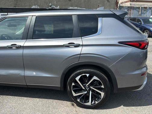 Mercury Gray Metallic 2022 Mitsubishi Outlander SE 2.5 S-AWC