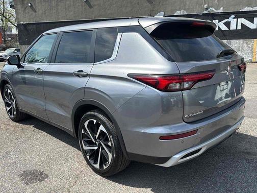 Mercury Gray Metallic 2022 Mitsubishi Outlander SE 2.5 S-AWC