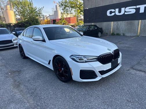 Alpine White 2022 BMW 530 i
