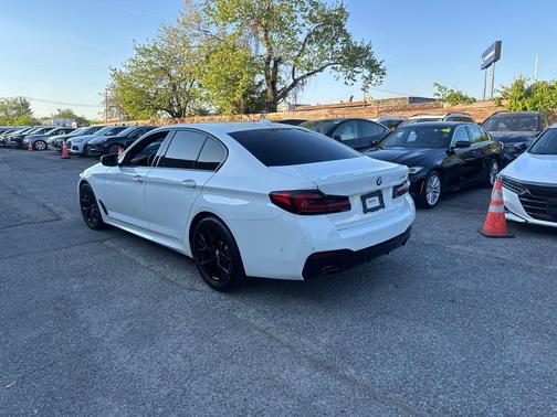 Alpine White 2022 BMW 530 i