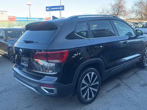 Cornflower Blue w/Deep Black Roof 2024 Volkswagen Taos 1.5T SE