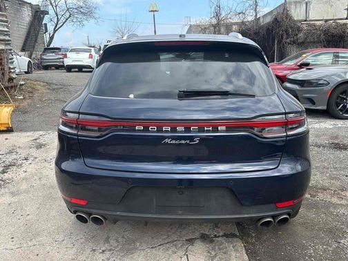 Miami Blue 2021 Porsche Macan Macan