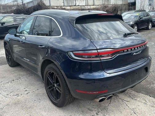 Miami Blue 2021 Porsche Macan Macan