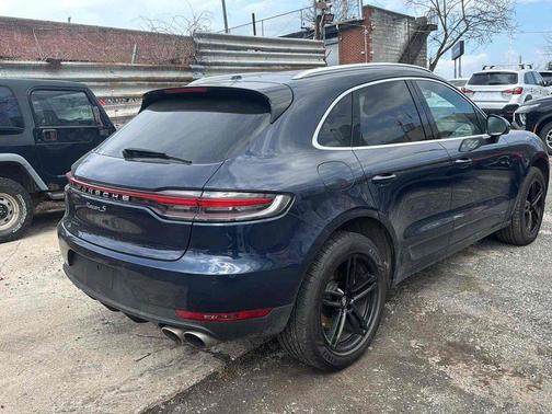 Miami Blue 2021 Porsche Macan Macan